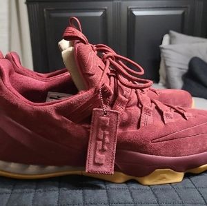 Lebron XIII Low Premium Team Red Gum
